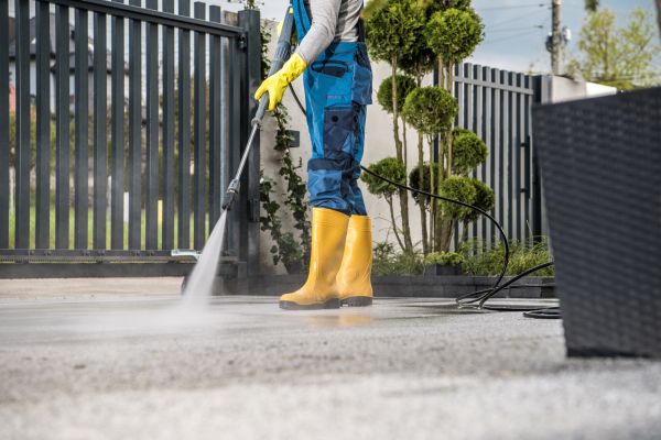 Cost of Driveway Power Washing in Norwalk