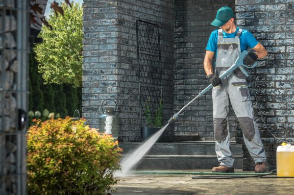 Cost of Outside House Cleaning in Norwalk