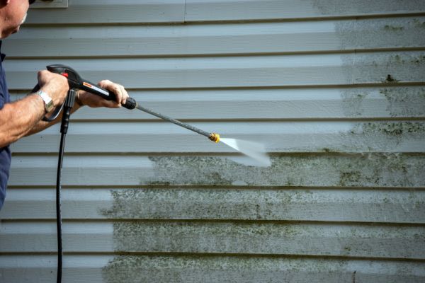 Cost of Vinyl Siding Power Washing in Norwalk
